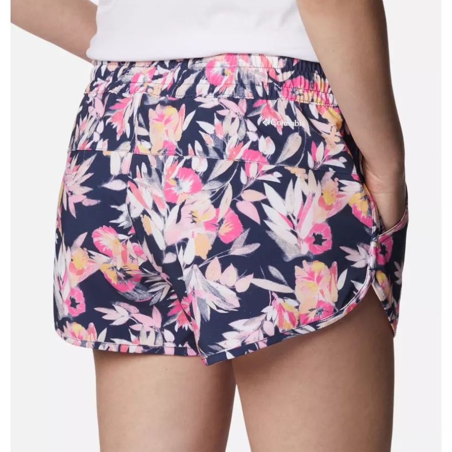Wild Geranium/Wisterian Women's Bogata Bay Stretch Printed Shorts Columbia